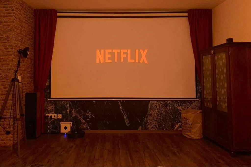 Home Cinema, Parking Space Wurzburgo Exterior foto