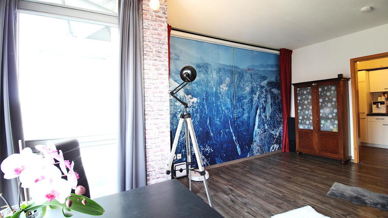 Home Cinema, Parking Space Wurzburgo Exterior foto